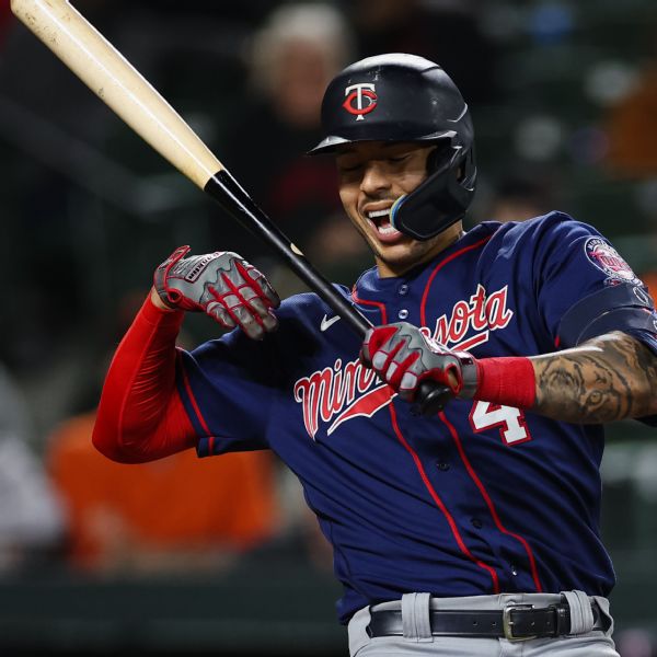 Twins: Correa may have broken finger on HBP