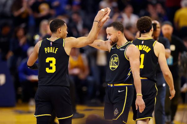Warriors brush with history after scorching Grizz