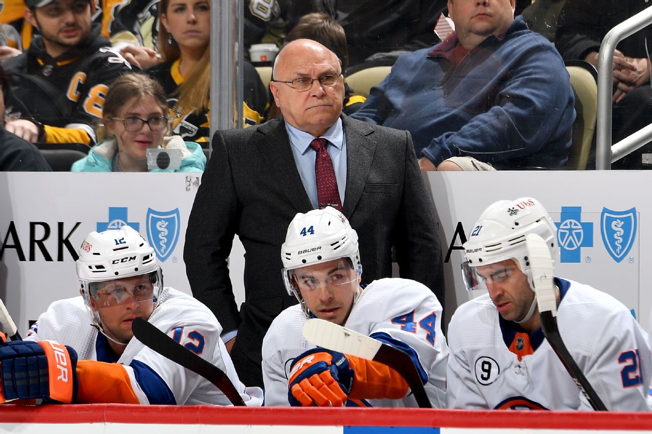 Islanders fire coach Trotz after missing playoffs