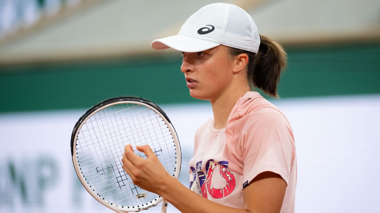 Iga Swiatek suffers first loss on clay since 2021 French Open
