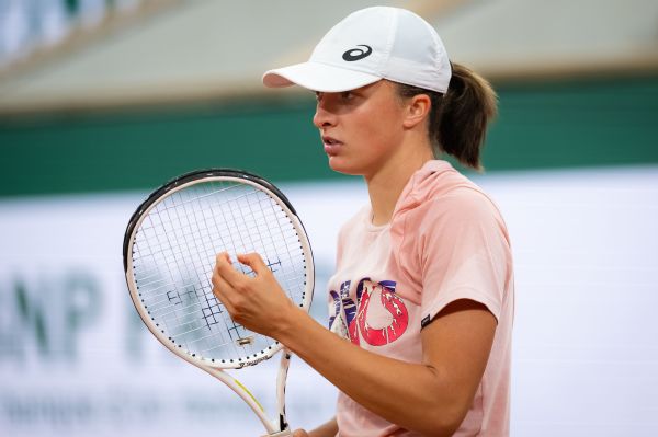 Swiatek beaten on clay for first time in 2022