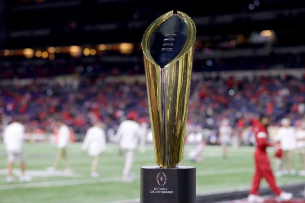 ESPN Unveils Commentator Teams for Exclusive Coverage of the College  Football Playoff, New Year's Six and Industry-Leading 40-Game Bowl Season  Slate - ESPN Press Room U.S.