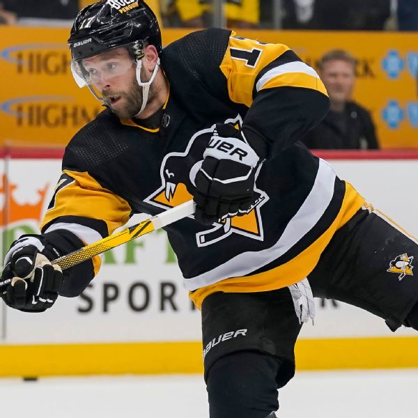 Penguins act fast, give F Rust six-year extension