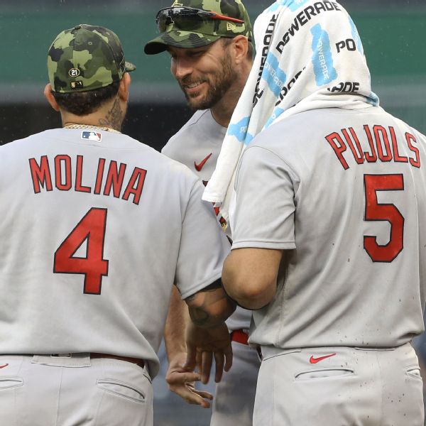 Pujols homers twice, Yadi pitches in Cards' victory