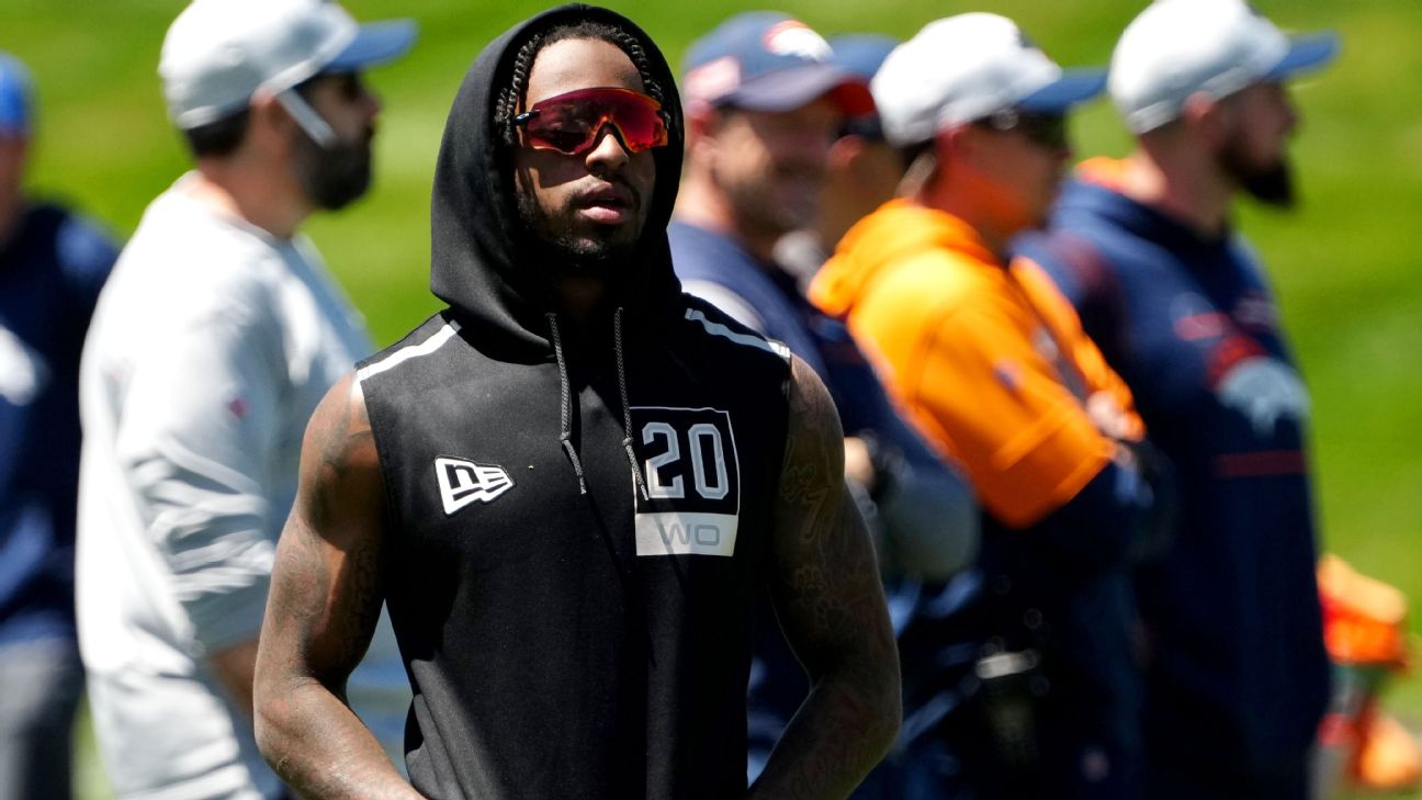 Denver Broncos WR KJ Hamler Livid After Botched 4th-&-1: 'I Could Have  Walked in' - Sports Illustrated Mile High Huddle: Denver Broncos News,  Analysis and More