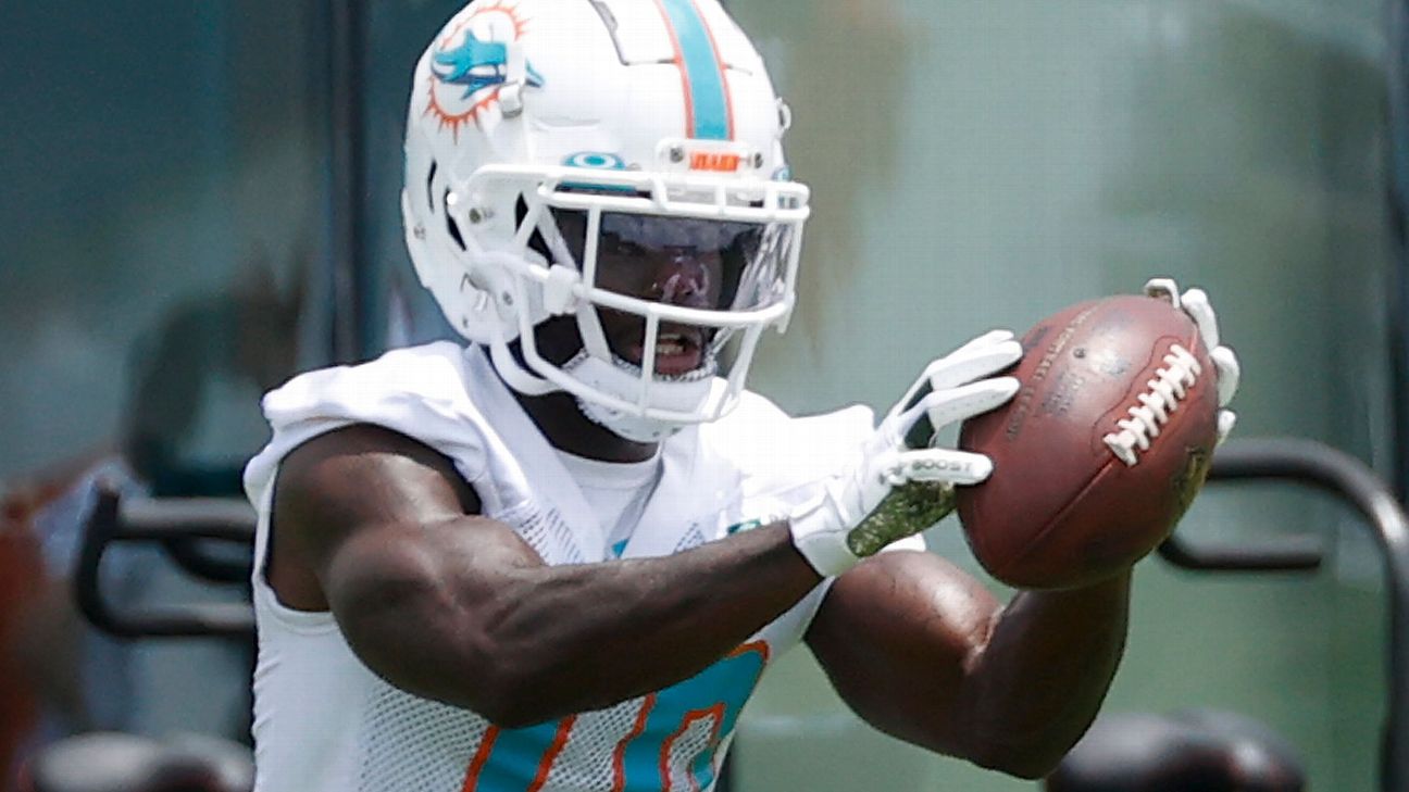 Miami Dolphins' Tyreek Hill accused of slapping employee in boat dispute,  reports say 