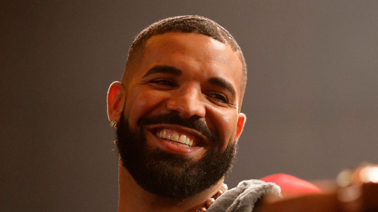 Drake shows off basketball skills while hooping at his Toronto mansion
