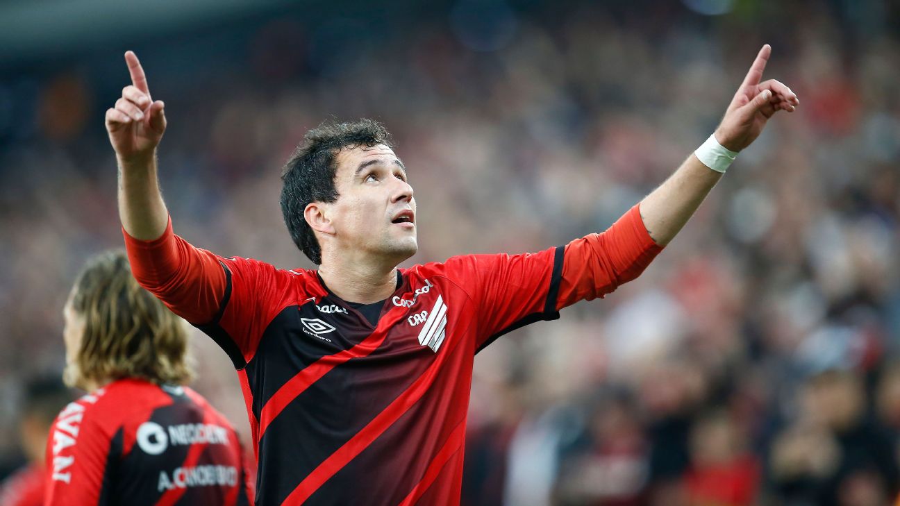 Coach Paulo Autori of Brazil's Athletico Paranaense scratches his head  during a Copa Libertadores round of sixteen second leg soccer match against  Argentina's River Plate at the Libertadores de America stadium in