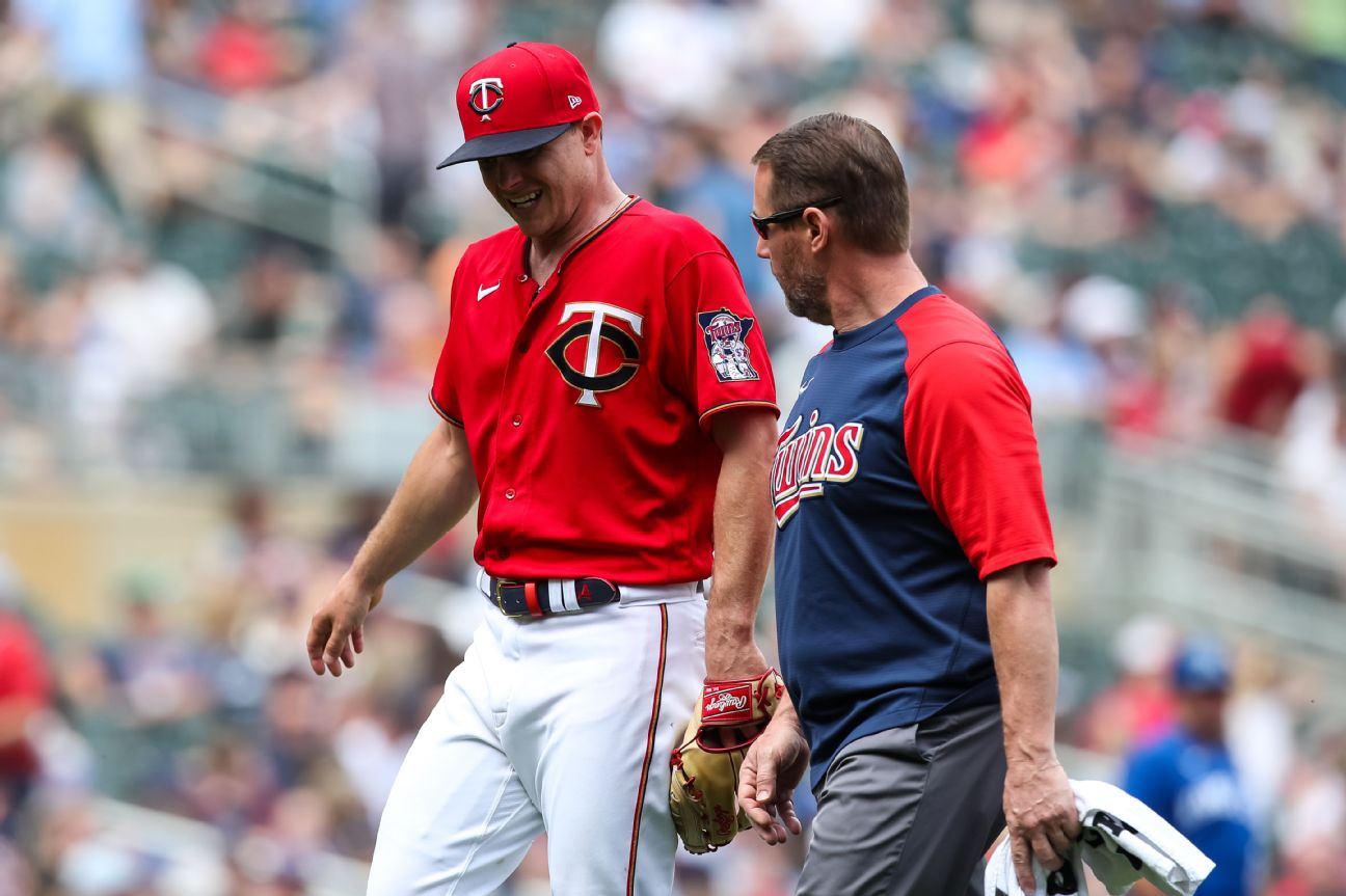 Twins put veteran Gray on IL with strained pec