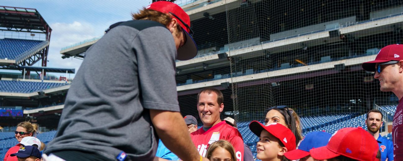 Phillies fan meets Stott after viral video