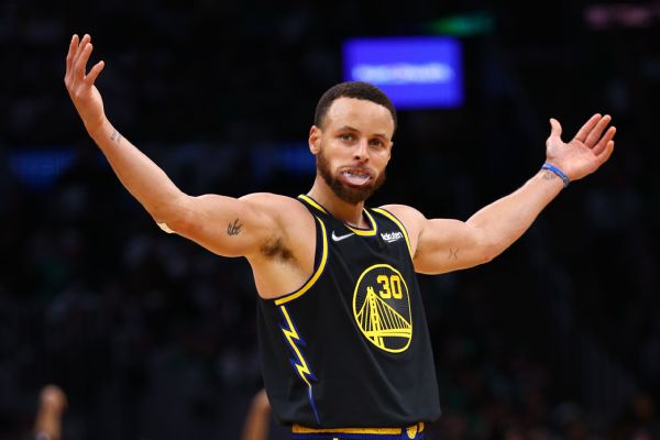 Curry explodes for 43, 'wills' Warriors to victory