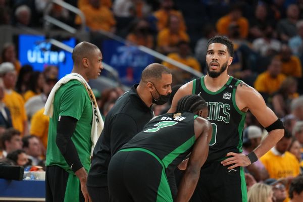 Celtics' 'backs against the wall' after fading in 4th