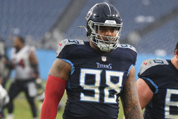 Sources: Titans, DL Simmons agree to 4-yr. ext.