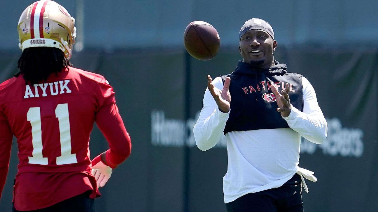 San Francisco 49ers center Jason Poe, left, and Minnesota Vikings