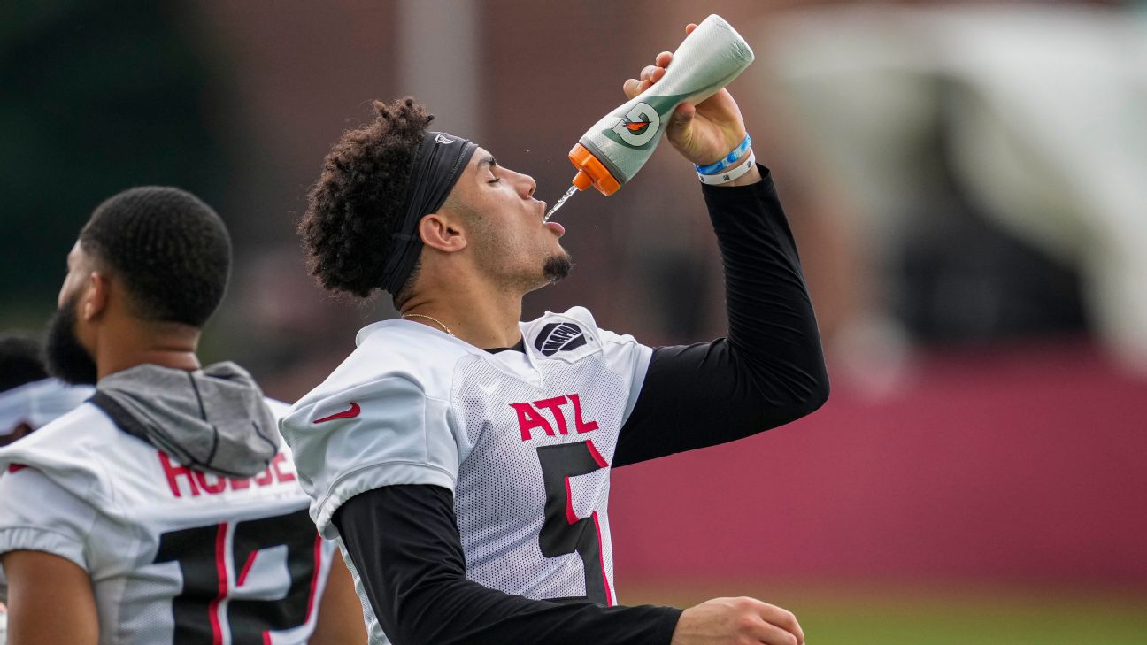 One exhibition in, Atlanta Falcons rookie Desmond Ridder is settling in as  an NFL QB - ESPN - Atlanta Falcons Blog- ESPN