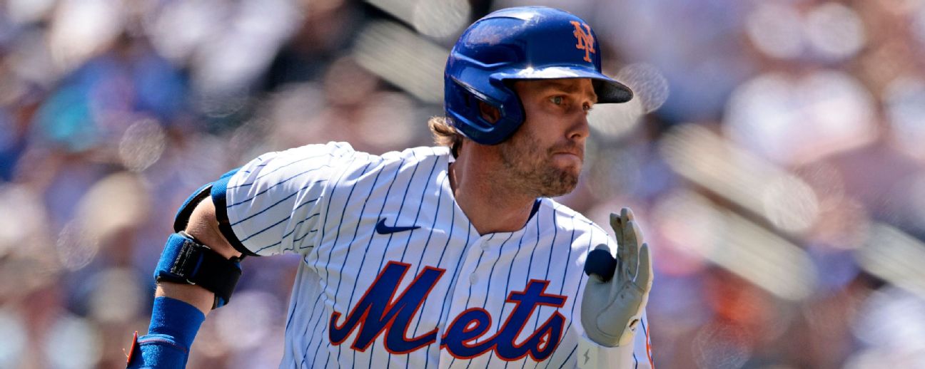 Mets' Jeff McNeil has partial UCL tear in left elbow