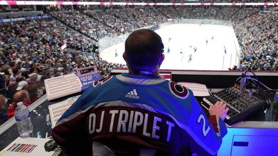 Watch: Avalanche fans go viral for Blink-182 song during Game 2
