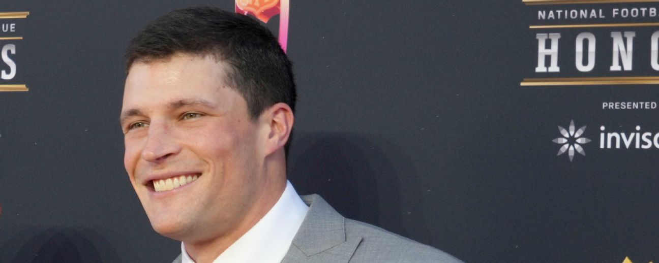 Panthers' Luke Kuechly Moves Into Top 20 In Jersey Sales - CBS Boston