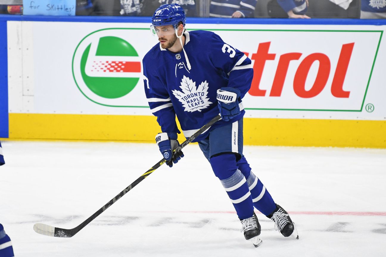 Maple Leafs sign Liljegren to two-year extension