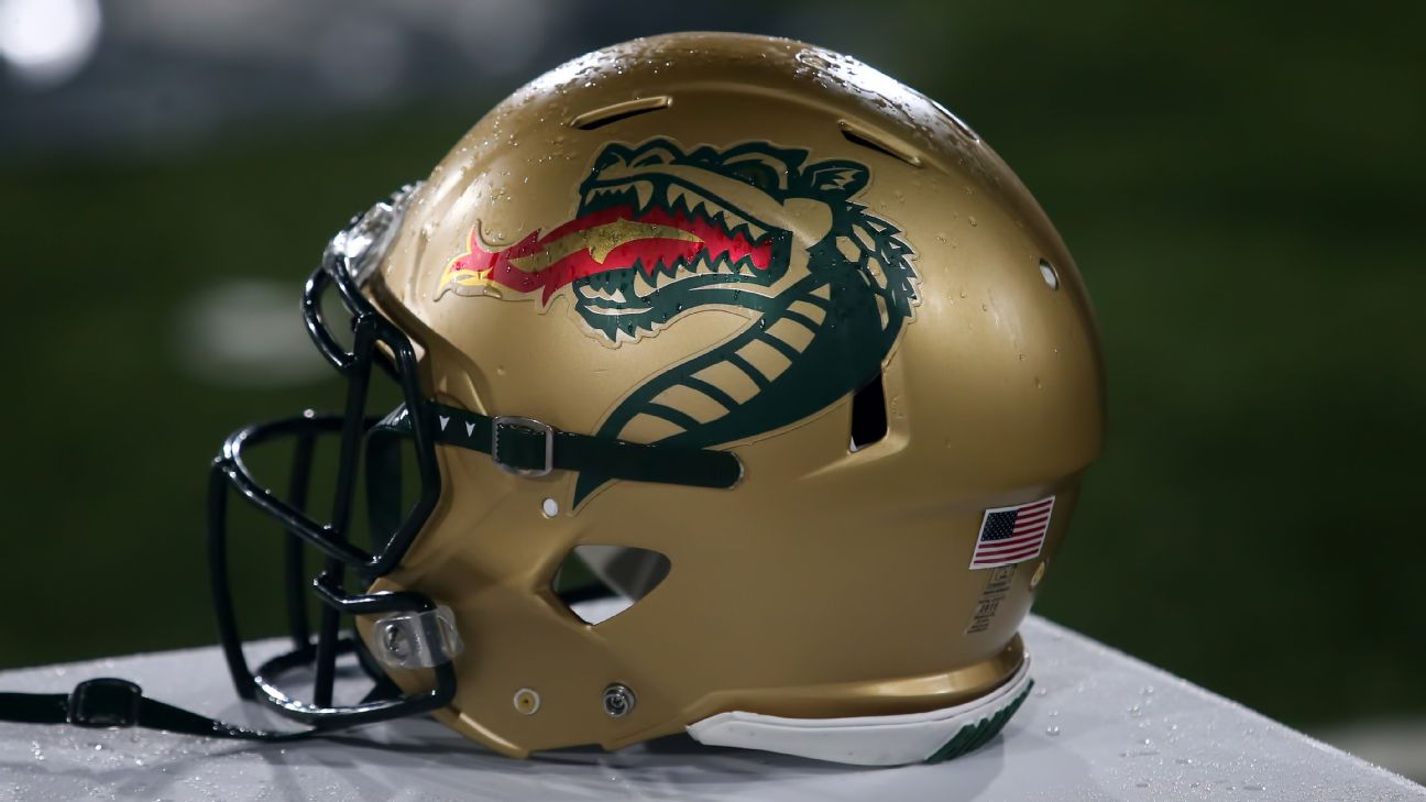 <a href="https://www.espn.com/college-football/story/_/id/47061708/uab-football-player-arrested-stabbing-two-teammates" target="_blank">UAB: Player arrested after stabbing 2 teammates</a>