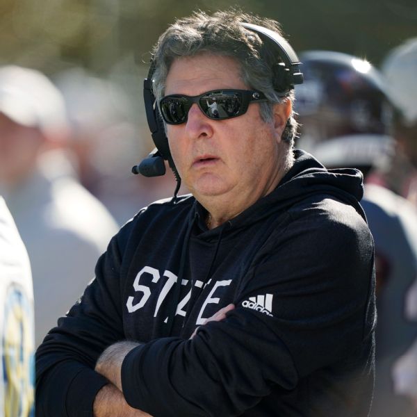 Source: Mississippi State gives Leach extension