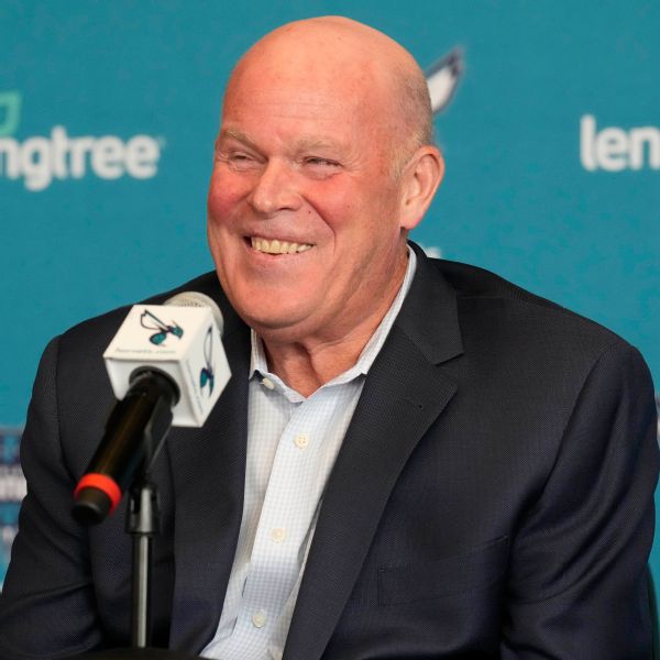 Clifford rejoins Hornets, vows to keep fast-pace