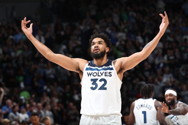 Towns, Wolves agree to 4-year, $224M supermax