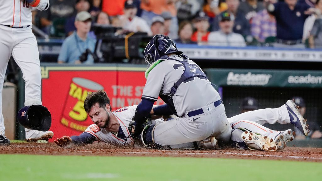 Astros' Tucker tries to steal home amid PitchCom malfunction