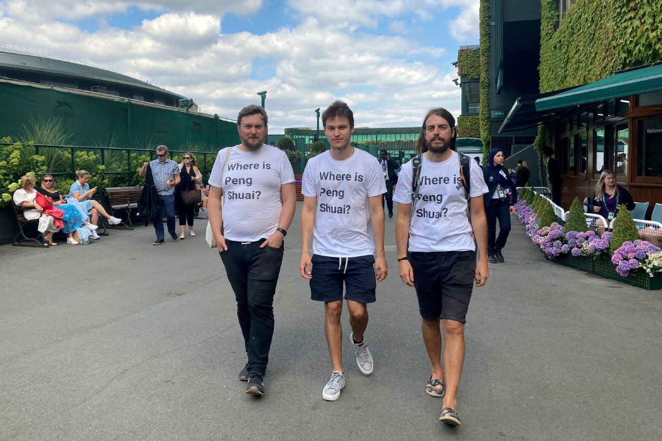 Activists with Shuai T-shirts stopped, searched