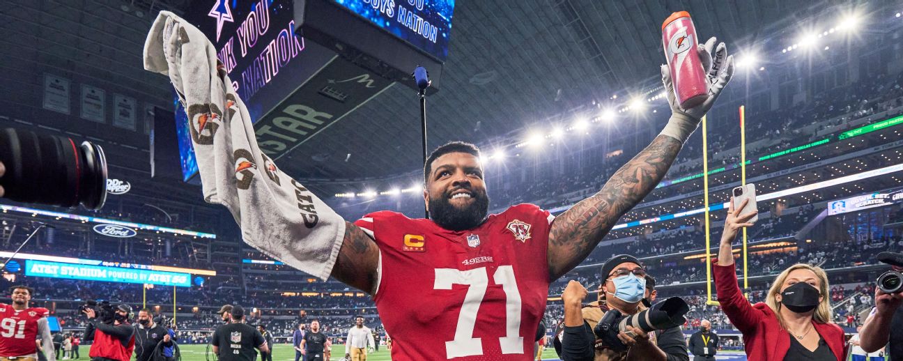 Los Angeles Chargers offensive tackle Rashawn Slater (70) guards during an  NFL football game Cleveland Browns Sunday, Oct. 10, 2021, in Inglewood,  Calif. (AP Photo/Kyusung Gong Stock Photo - Alamy