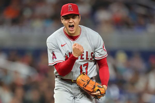 Ohtani, Trout introduced at ASG, 07/19/2022