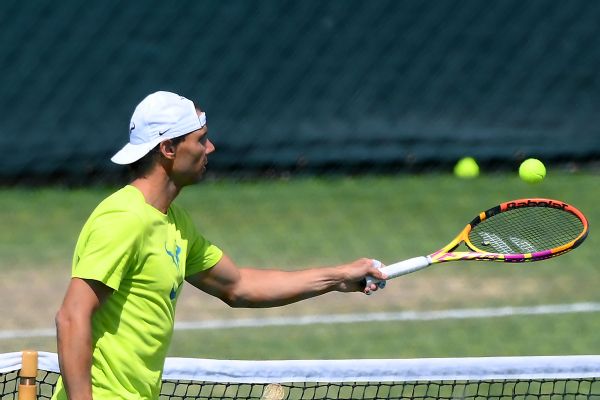Nadal (abdominal) practices ahead of semifinal