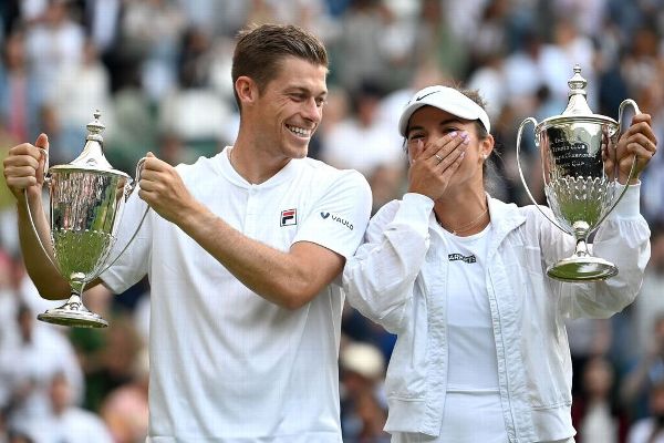 Krawczyk, Skupski win mixed doubles title