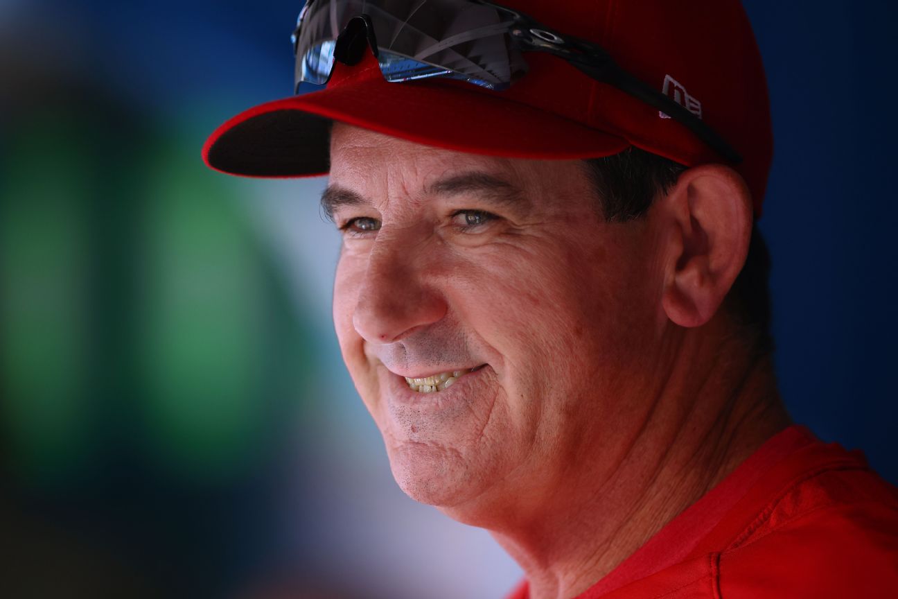 Phils name Thomson manager with 2-year deal