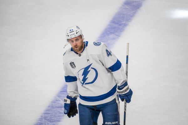 Penguins add defenseman Rutta on 3-year deal