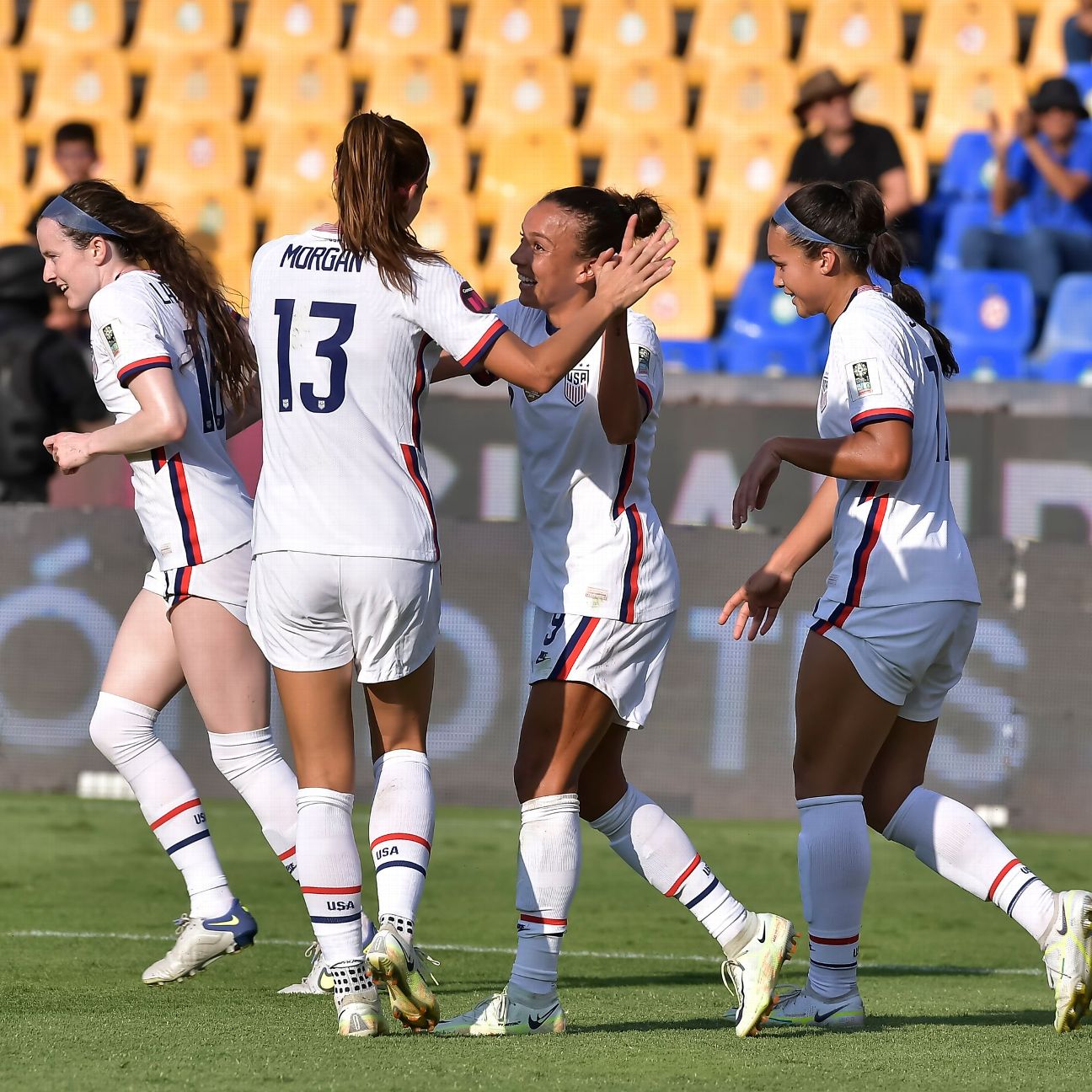 USWNT's Rose Lavelle and Mal Pugh have first-pitch blooper at