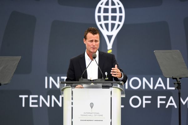 Hewitt, two-time GS champ, enters tennis HOF