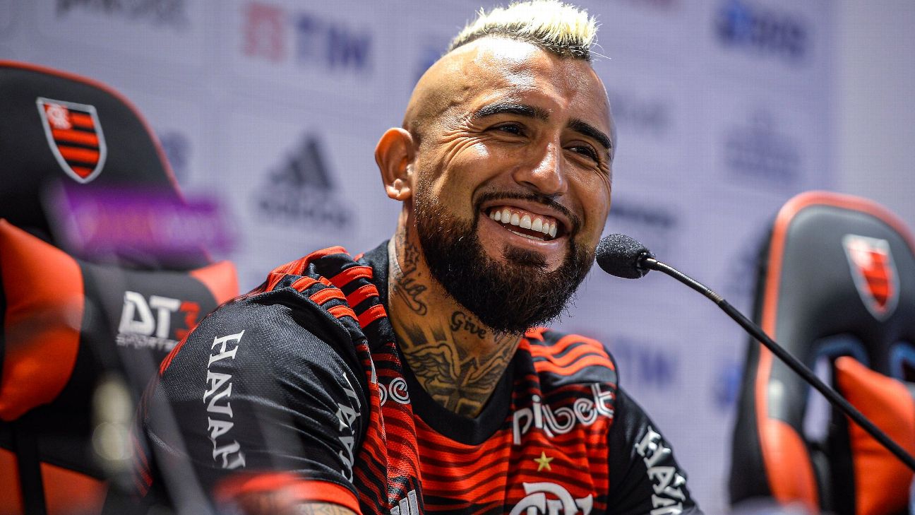 Isla revela conversa com Vidal sobre o Flamengo e se coloca à disposição de  Dome para estrear contra o Santos, flamengo