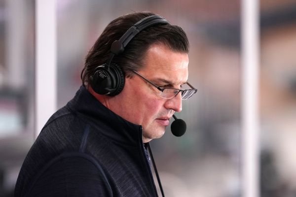 Olczyk leaving Blackhawks booth after 16 years