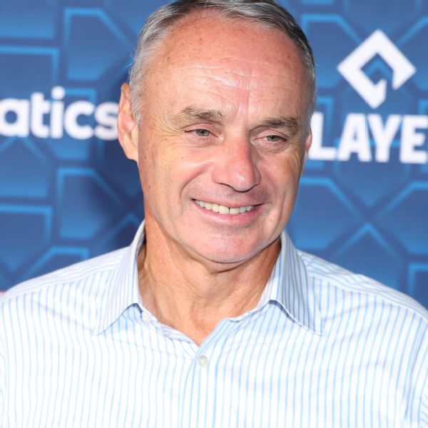 Minor leaguers make 'a living wage,' Manfred says