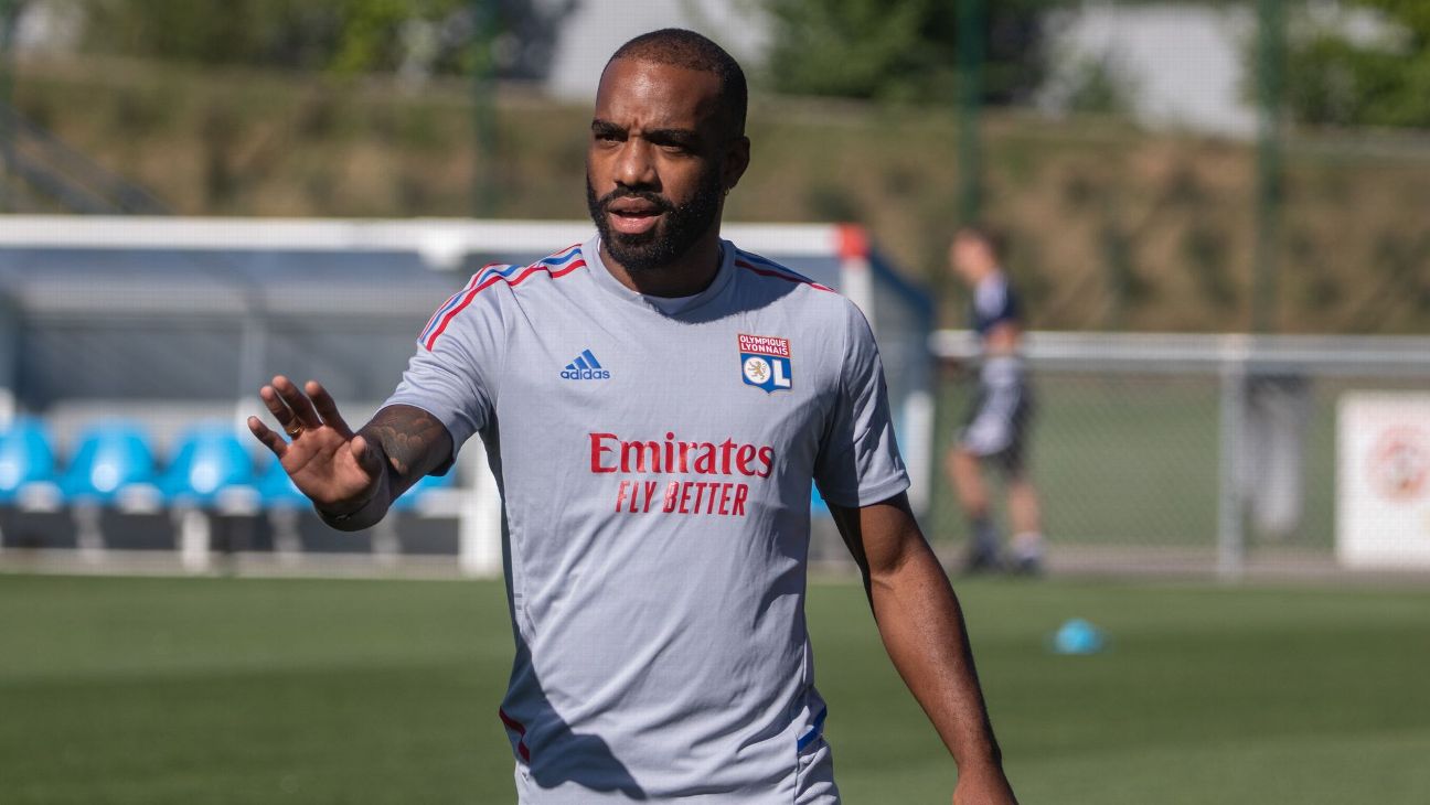 That stings! Lacazette a doubt after wasp woe