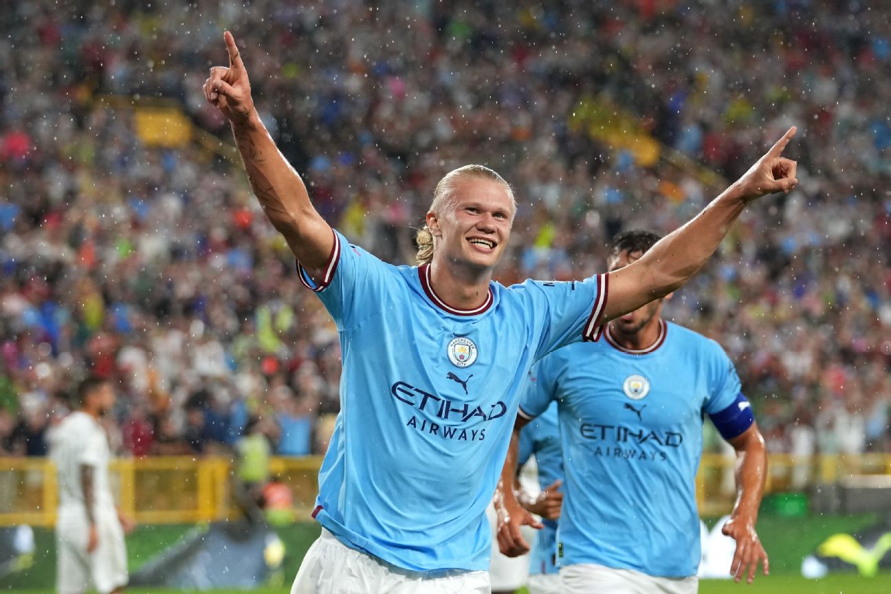 ESPN FC on X: 80,000 fans filled Lambeau Field to watch Man City vs Bayern  Munich 