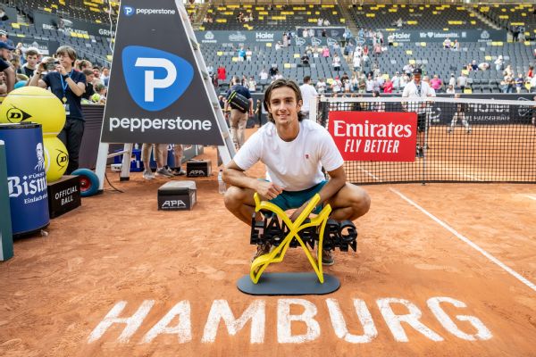 Musetti upsets Alcaraz in thriller for 1st tour title
