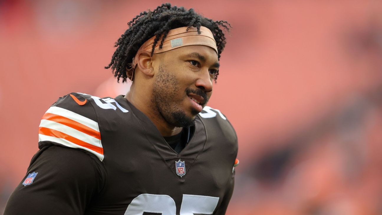 Browns' Myles Garrett suffers shoulder sprain, biceps strain in wreck