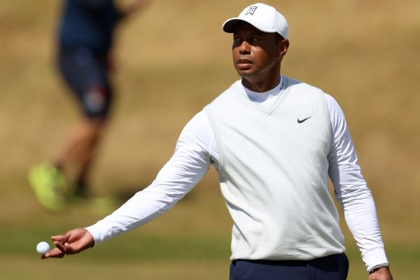 Tiger out of Hero World Challenge with foot injury