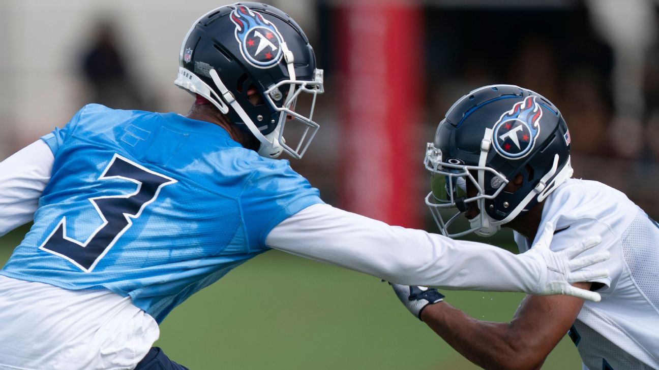 Tennessee Titans wide receiver Robert Woods (2) runs a pass route