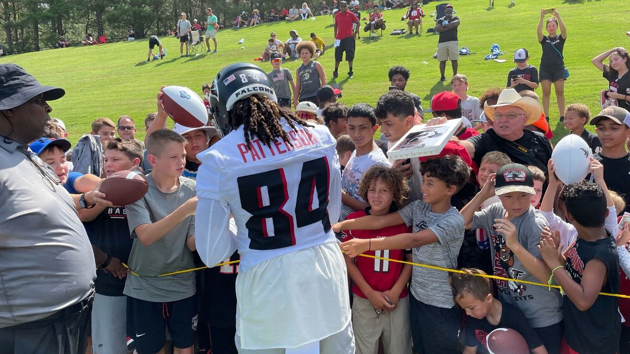 Cordarrelle Patterson sends message to Atlanta Falcons' front office with  custom cleats - ESPN