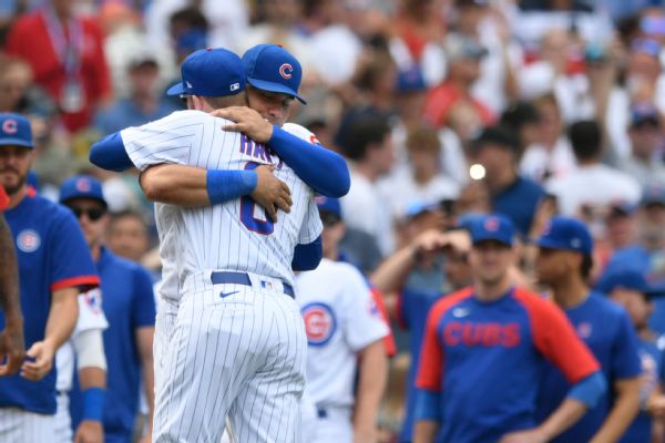 Contreras, Happ stay Cubs as no match emerges