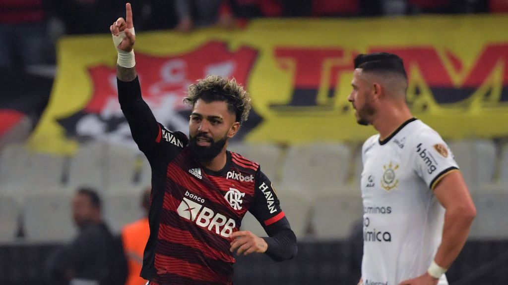 Flamengo foi superior ao Corinthians no primeiro jogo da final