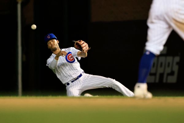 Four-time Gold Glove shortstop Simmons retires
